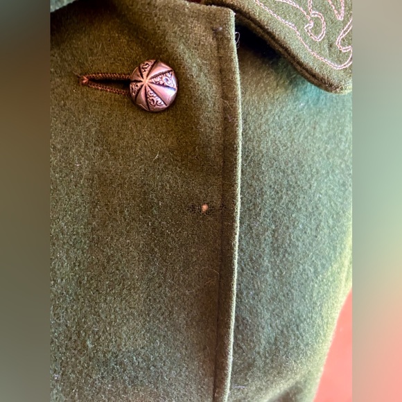 Vintage Christa Moden of Salzburg, Austria Green Wool Cape with White Stitching - Picture 6 of 8